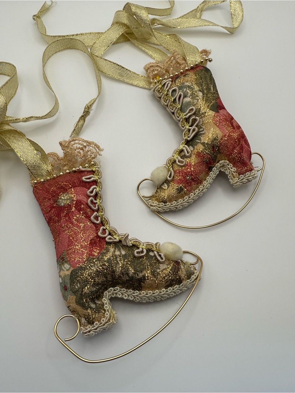 Vintage Decorative Gold and Red Victorian Ice Skate Ornaments - Picture 4 of 9